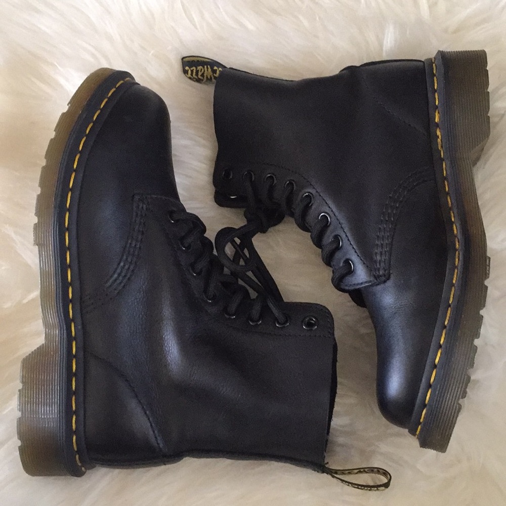 Dr. Martens Virginia Black boot